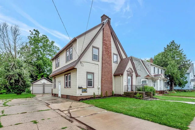 $245,000 | 829 Prospect Avenue, Oshkosh, WI 54901