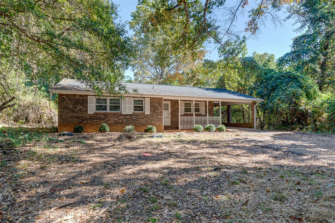 990 Laredo Drive Seneca, SC 29672 - Photo 1 of 28 Gallery Image 1