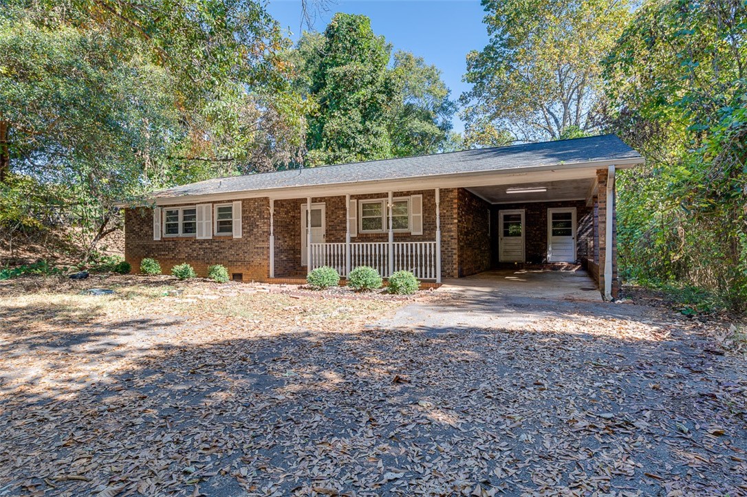 990 Laredo Drive Seneca, SC 29672 - Photo 2 of 28 Gallery Image 2