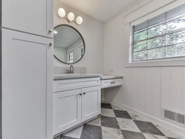 $399,950 | 421 Creek Valley Drive, Woodstock, GA 30188