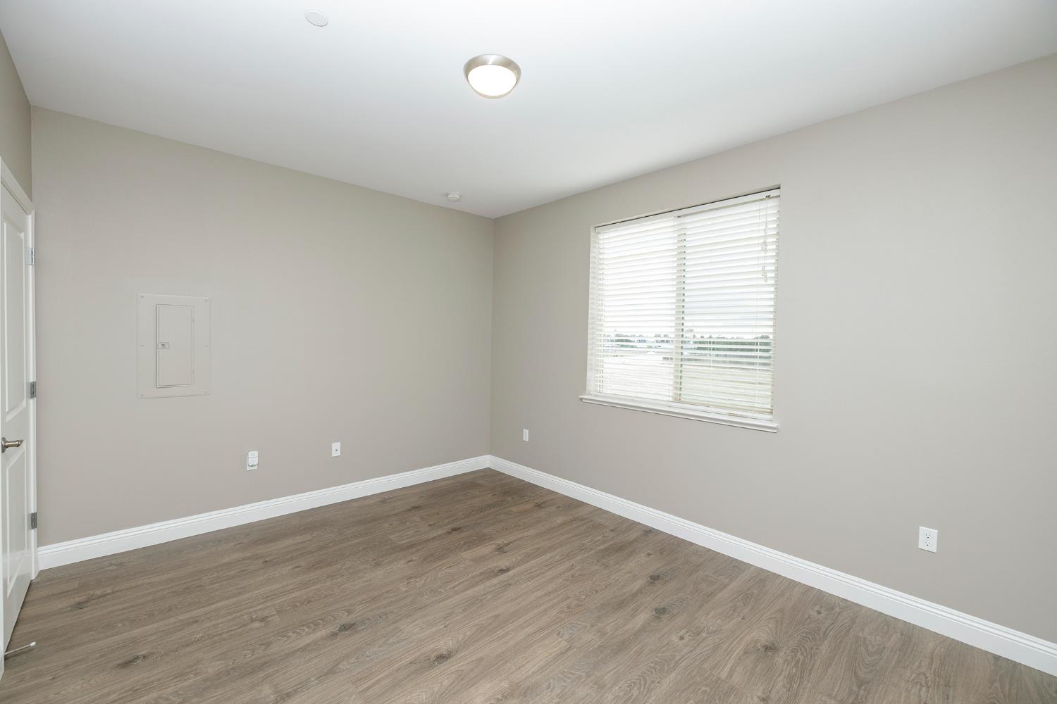 140 Ivy Avenue, Unit 39 Patterson, CA 95363 - Photo 23 of 47 a view of an empty room with wooden floor and a window