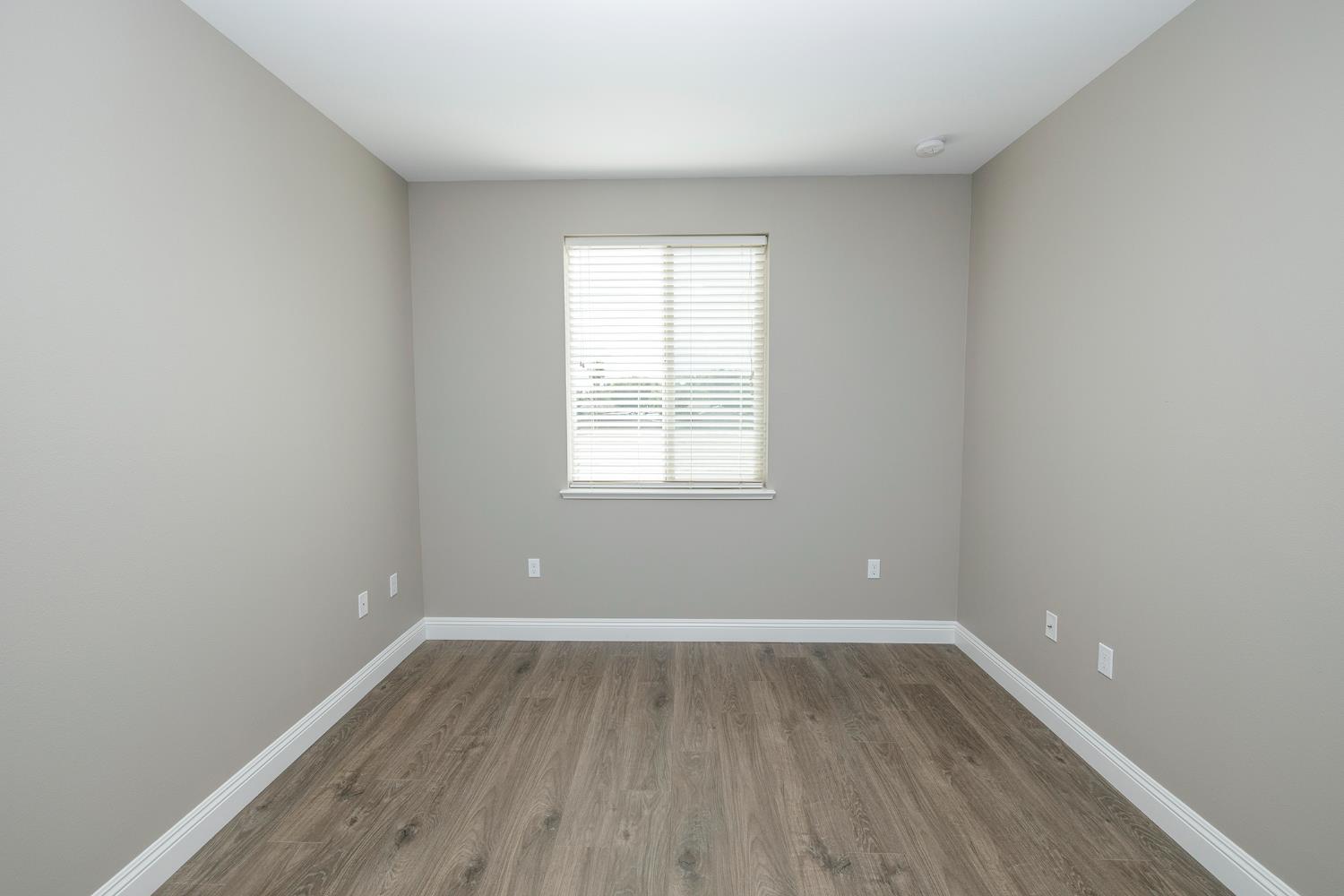 140 Ivy Avenue, Unit 39 Patterson, CA 95363 - Photo 30 of 47 wooden floor in an empty room with a window