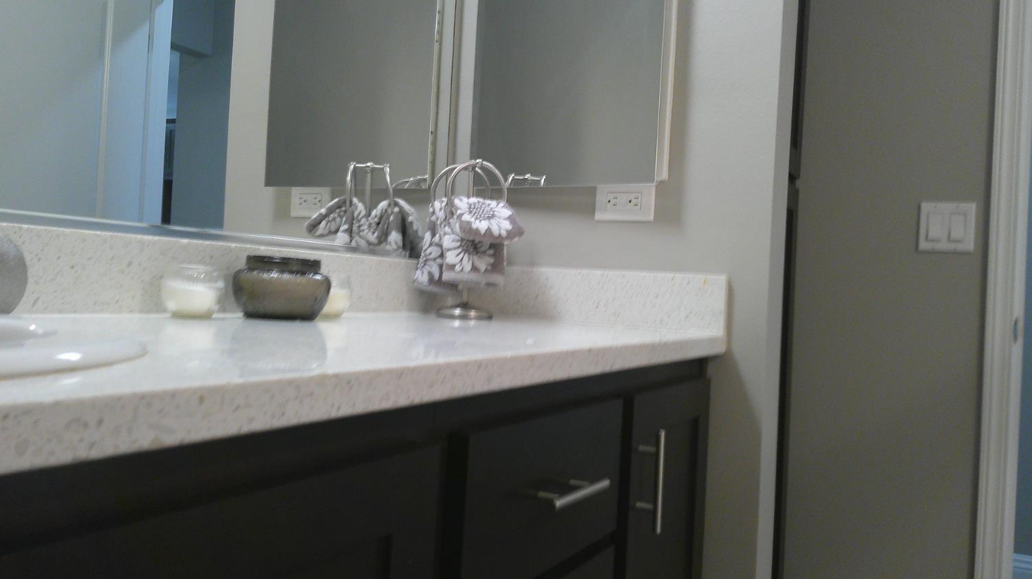 140 Ivy Avenue, Unit 39 Patterson, CA 95363 - Photo 36 of 47 a bathroom with a sink and a mirror