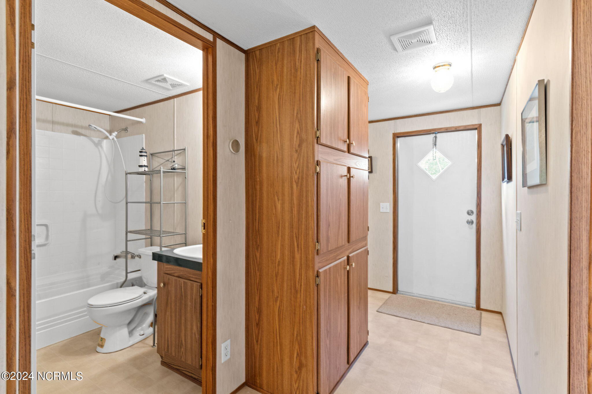 6323 Partridge Road Southwest Ocean Isle Beach, NC 28469 - Photo 28 of 45 Guest Full Bath