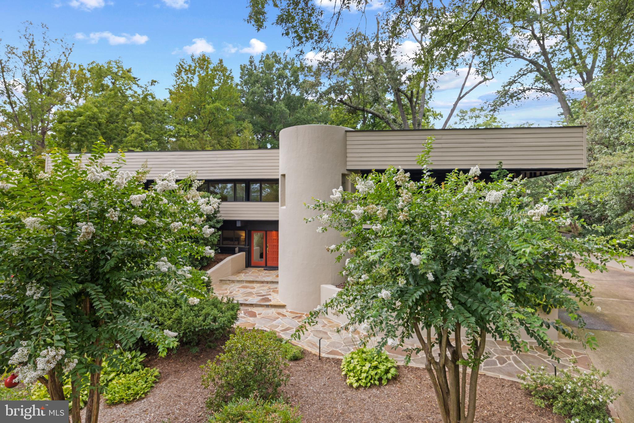 7828 Southdown Road Alexandria, VA 22308 - Photo 2 of 50 Seasonal Potomac River Views