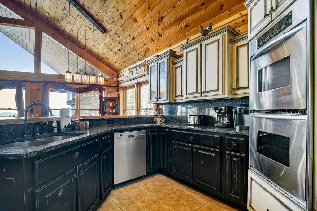 180 Cinnamon Bear Road Mineral Bluff, GA 30559 - Photo 16 of 76