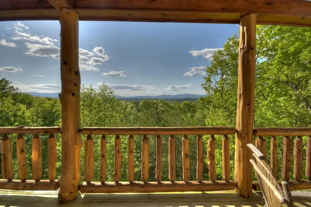 $995,000 | 180 Cinnamon Bear Road, Mineral Bluff, GA 30559