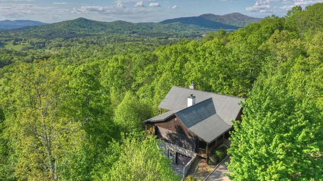 $995,000 | 180 Cinnamon Bear Road, Mineral Bluff, GA 30559