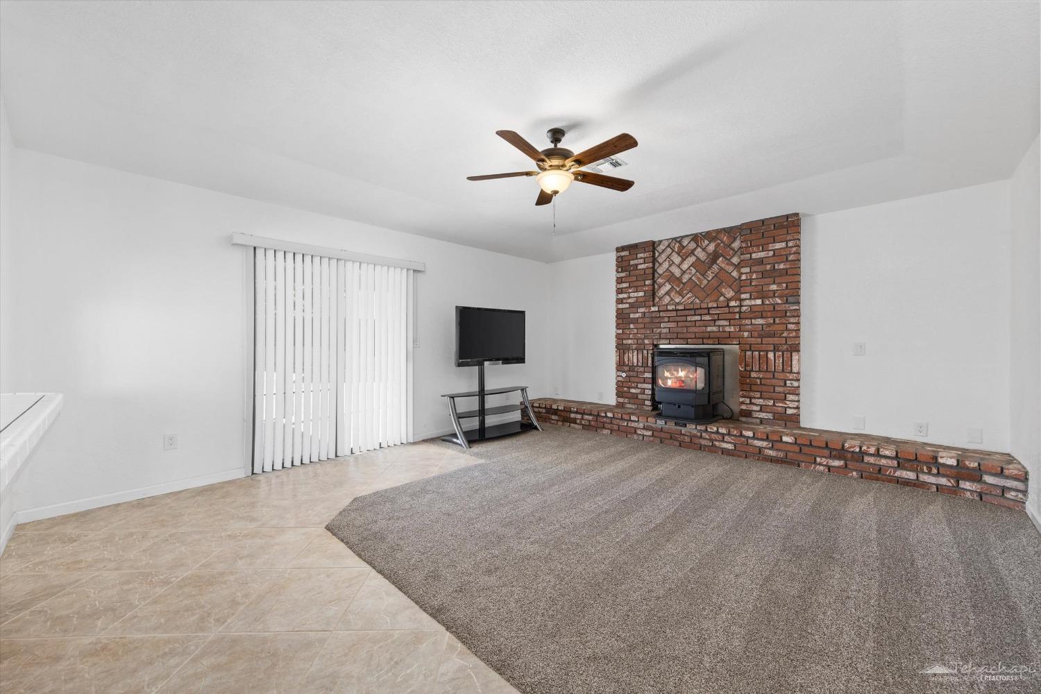 22124 Copper Street Tehachapi, CA 93561 - Photo 6 of 26 Gallery Image 6