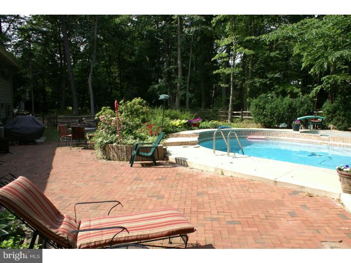 18 Robin Road Moorestown, NJ 08057 - Photo 14 of 16 Patio