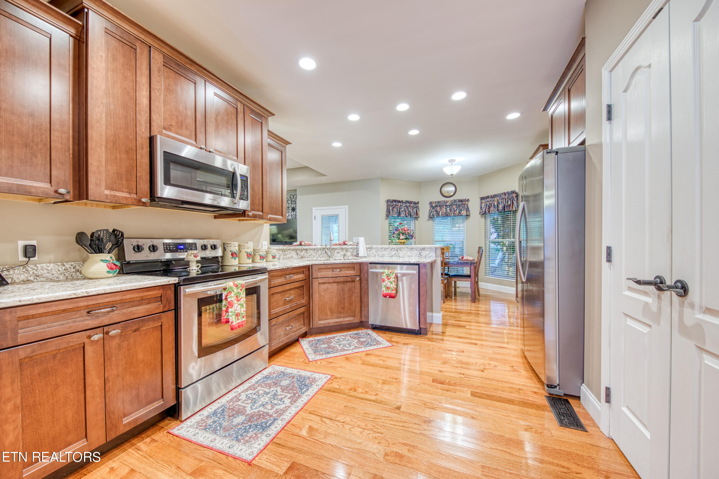 2405 Cunningham Road Knoxville, TN 37918 - Photo 10 of 36 Kitchen