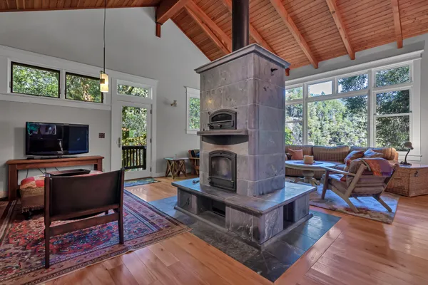 $795,000 | 9490 St John Road, Hyampom, CA 96046