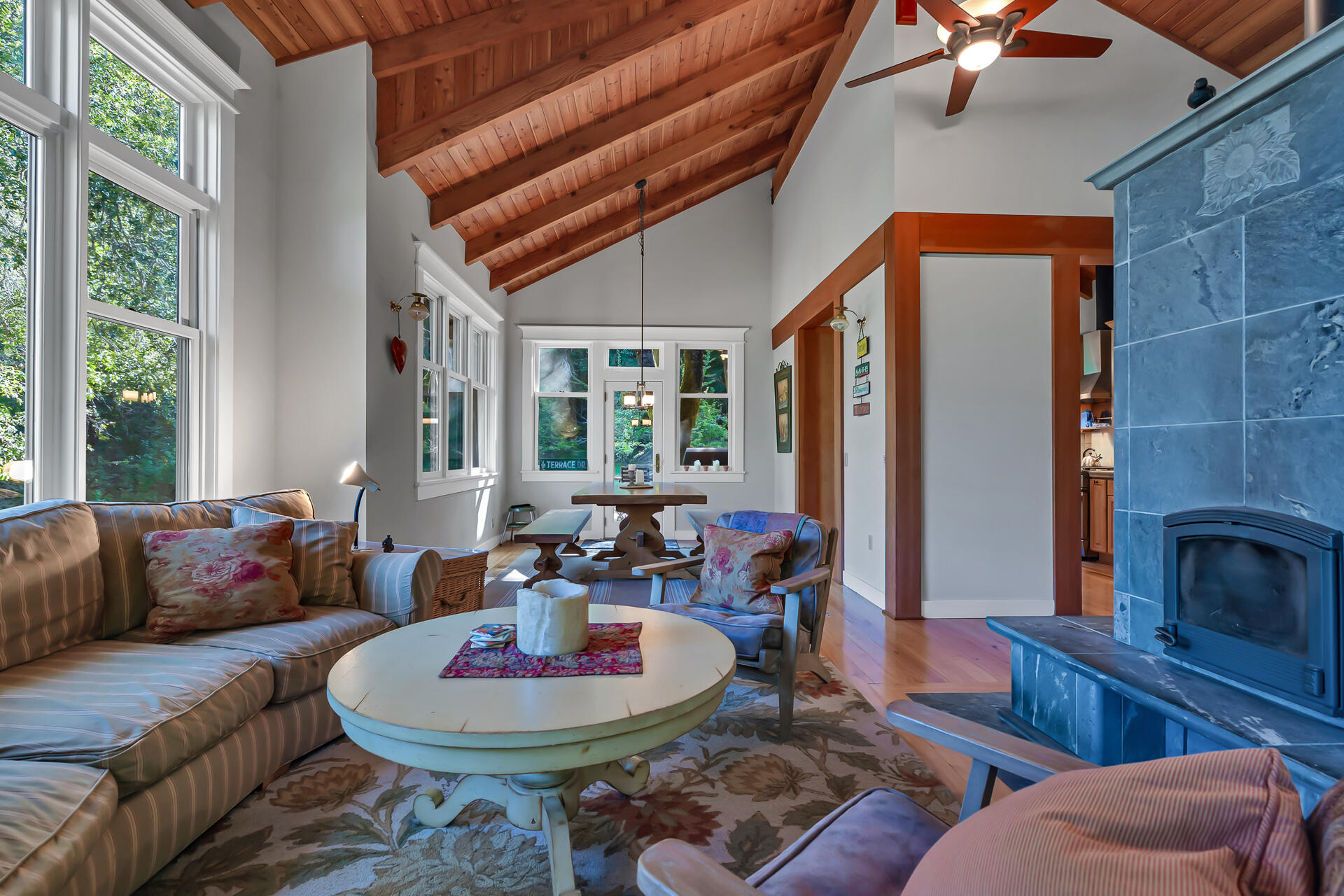 9490 St John Road Hyampom, CA 96046 - Photo 16 of 56 Living Room