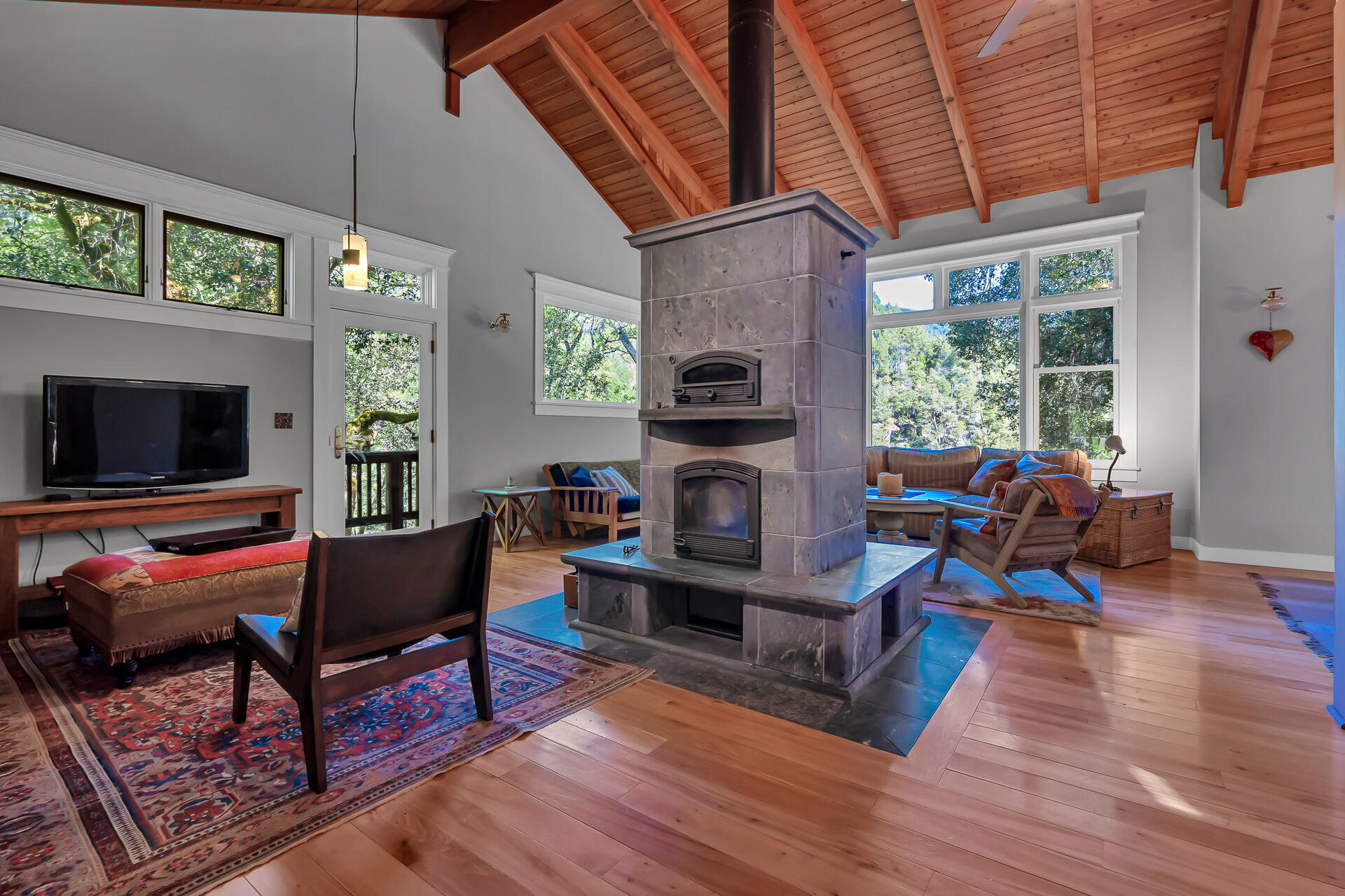 9490 St John Road Hyampom, CA 96046 - Photo 2 of 56 Living Room