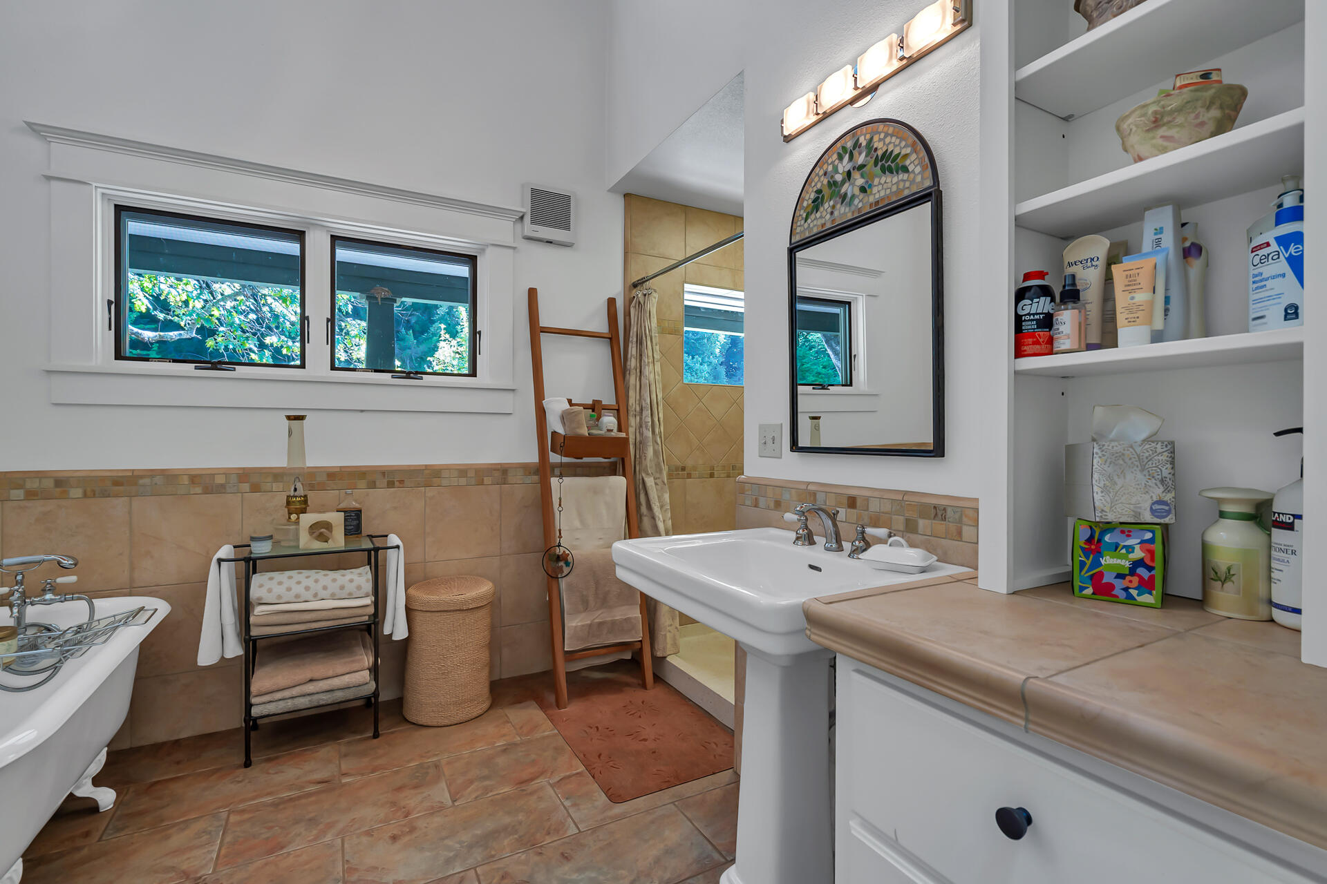 9490 St John Road Hyampom, CA 96046 - Photo 41 of 56 Primary Bathroom
