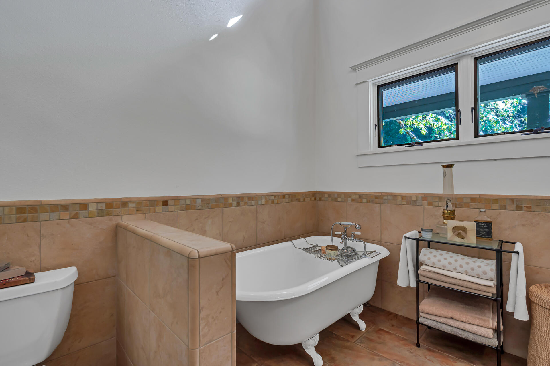 9490 St John Road Hyampom, CA 96046 - Photo 43 of 56 Primary Bathroom