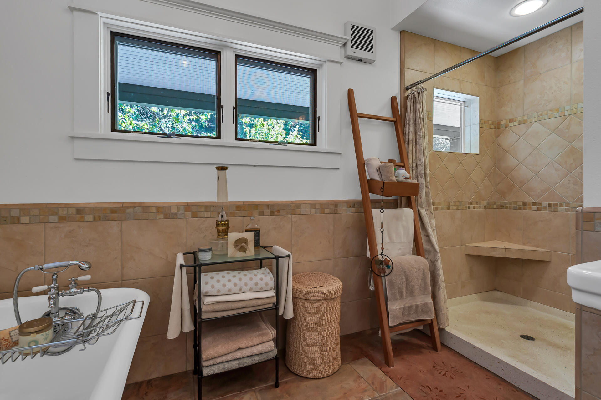9490 St John Road Hyampom, CA 96046 - Photo 44 of 56 Primary Bathroom