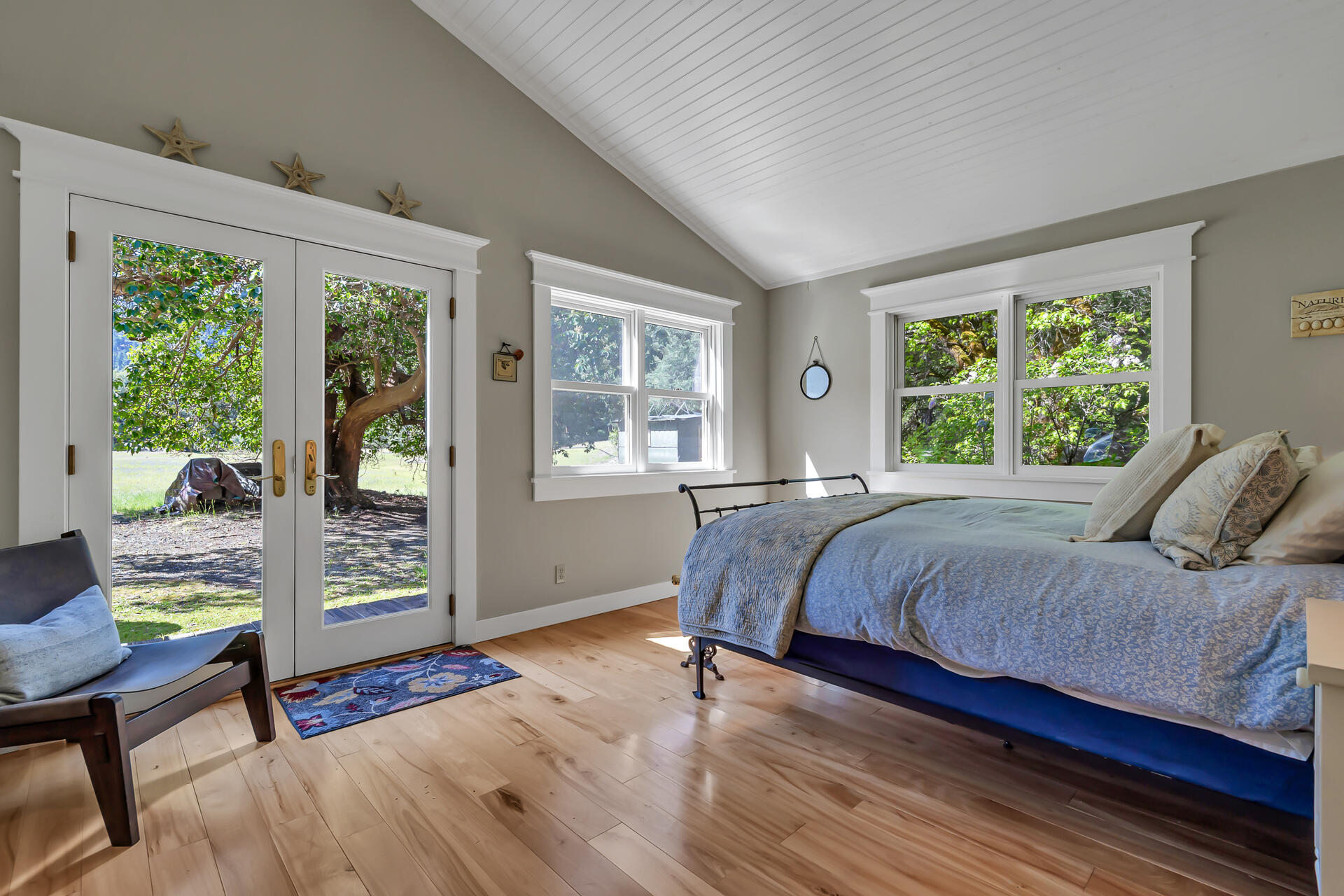 9490 St John Road Hyampom, CA 96046 - Photo 45 of 56 Primary Bedroom