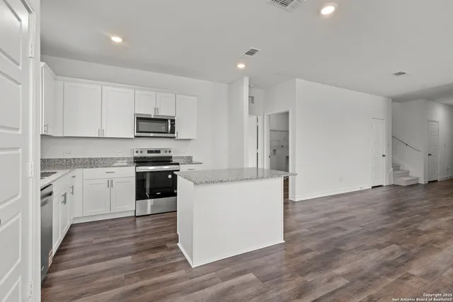 $445,010 | 221 Grazing Meadow, Boerne, TX 78006