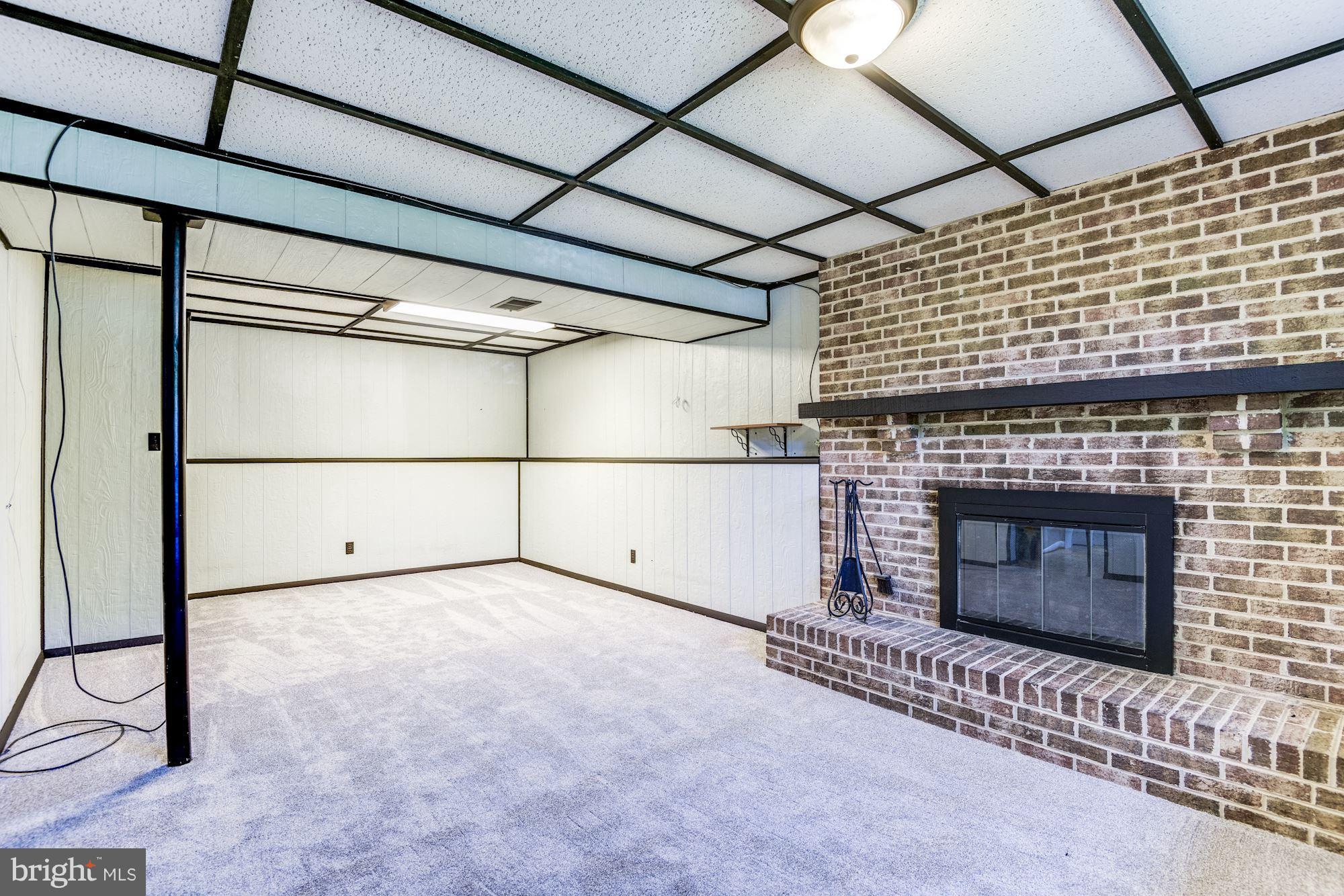 8211 Oakglen Road Manassas, VA 20110 - Photo 22 of 24 Family Room