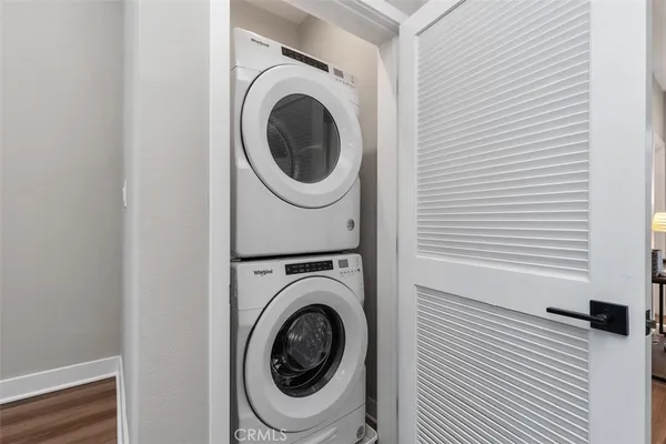 a room with furniture and air conditioner