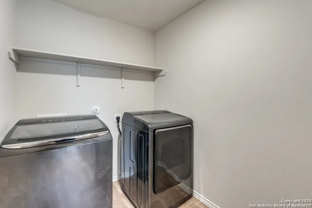 a view of a house with a back yard