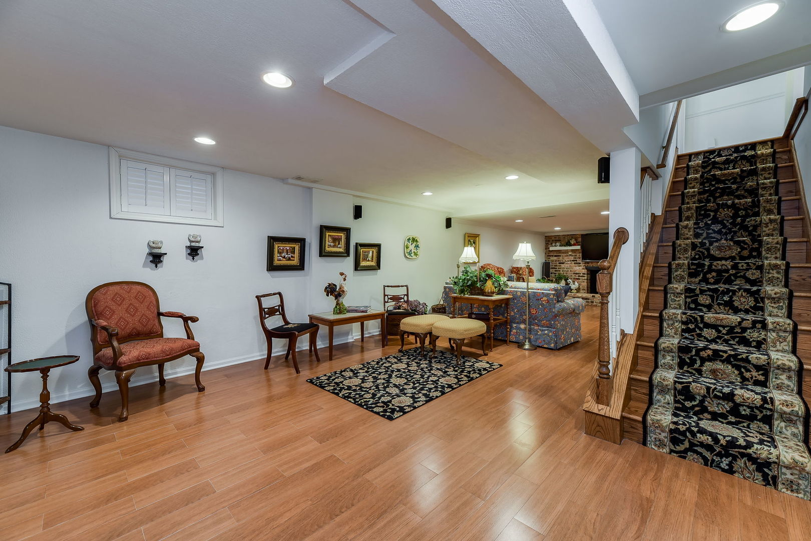 1S771 Carrol Gate Road Wheaton, IL 60189 - Photo 30 of 42 a living room with furniture and a rug