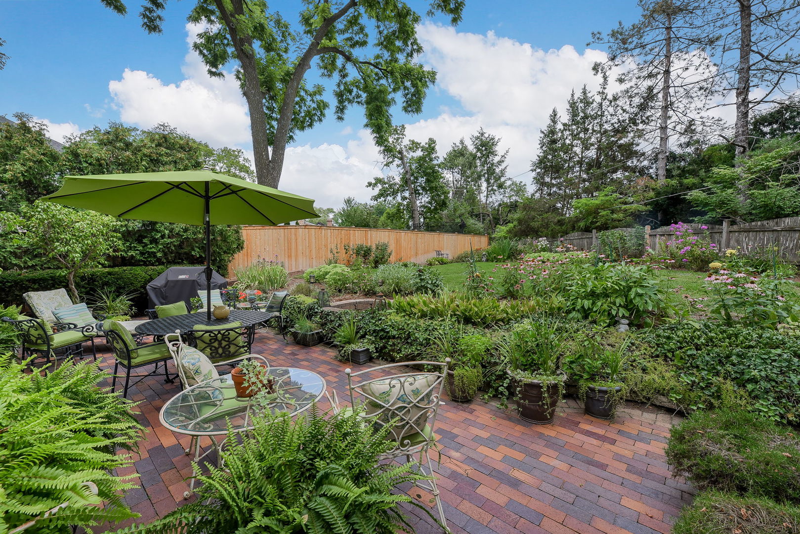 1S771 Carrol Gate Road Wheaton, IL 60189 - Photo 38 of 42 a garden view with a seating space