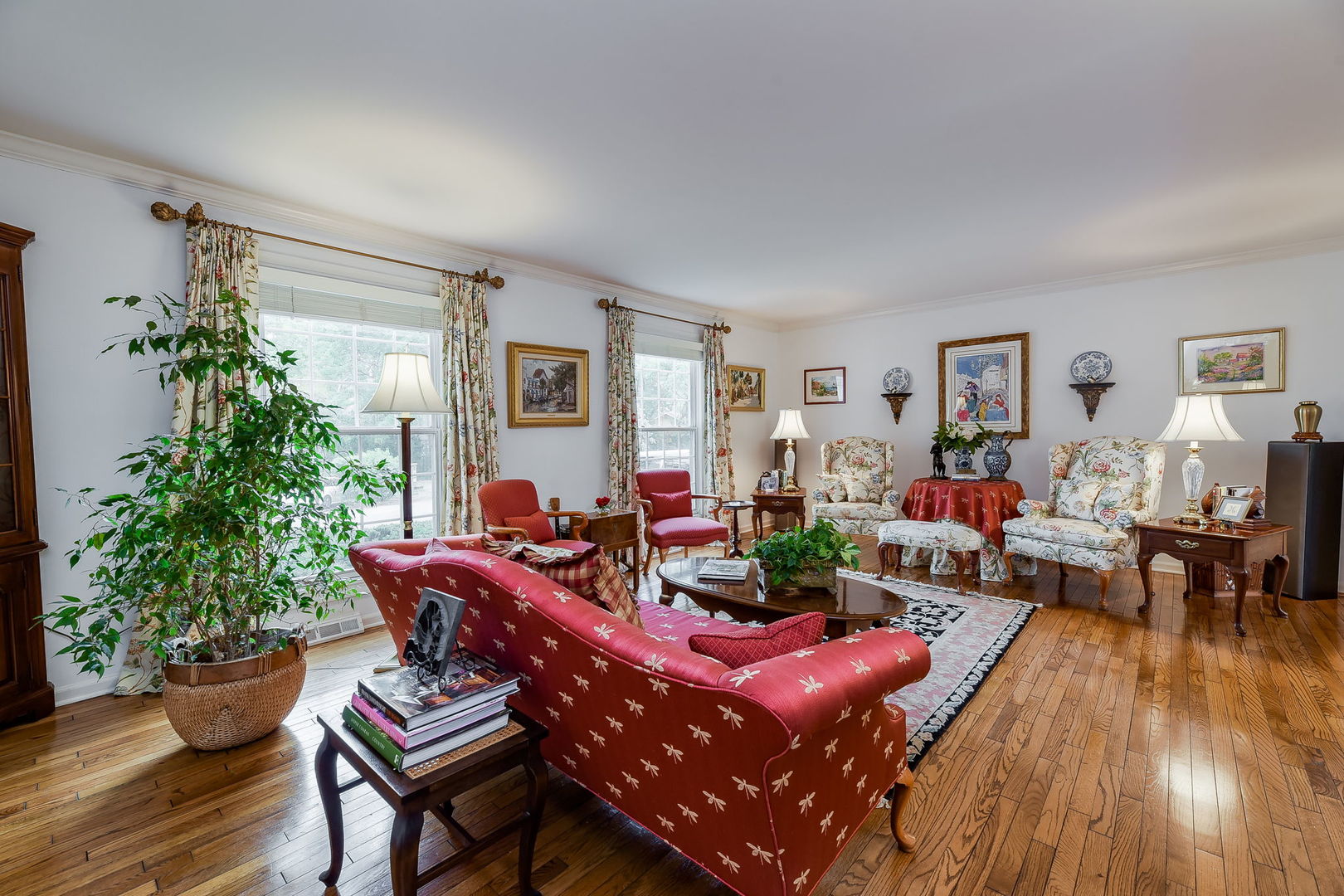 1S771 Carrol Gate Road Wheaton, IL 60189 - Photo 6 of 42 a living room with furniture and a potted plant