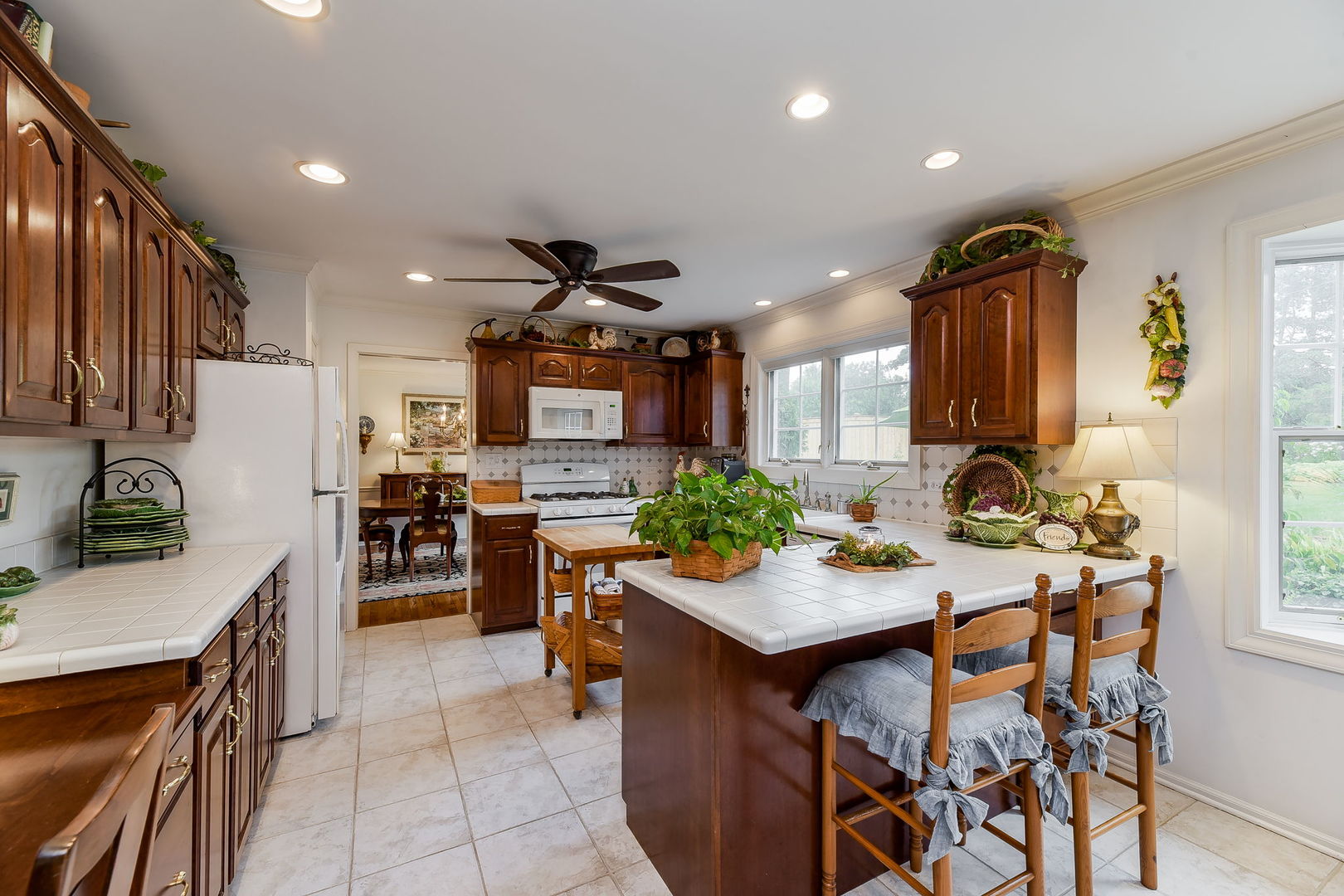 1S771 Carrol Gate Road Wheaton, IL 60189 - Photo 10 of 42 a kitchen with a refrigerator and a stove
