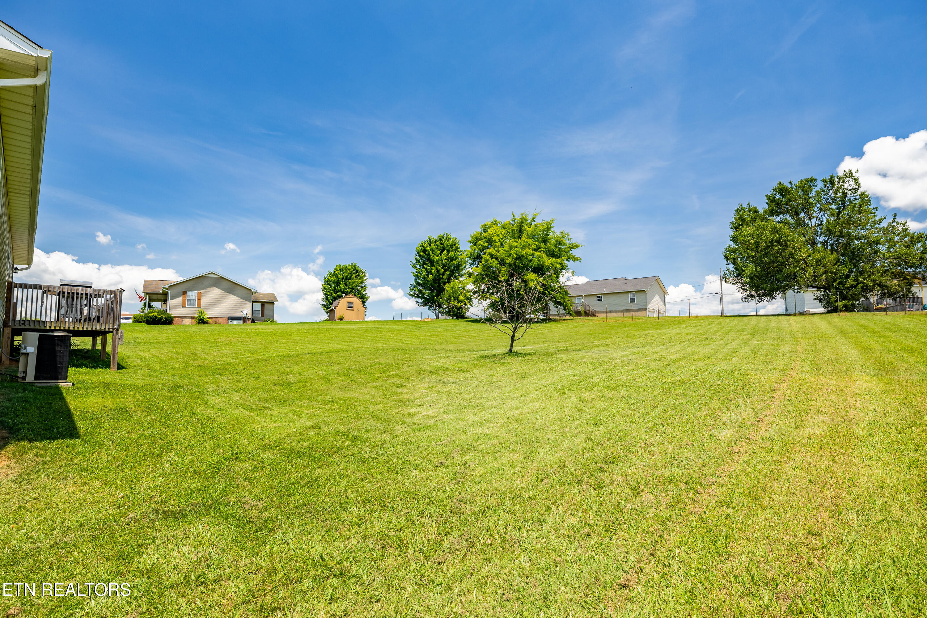 157 Ridgefield Drive Dandridge, TN 37725 - Photo 6 of 54 157RidgefieldDr-14