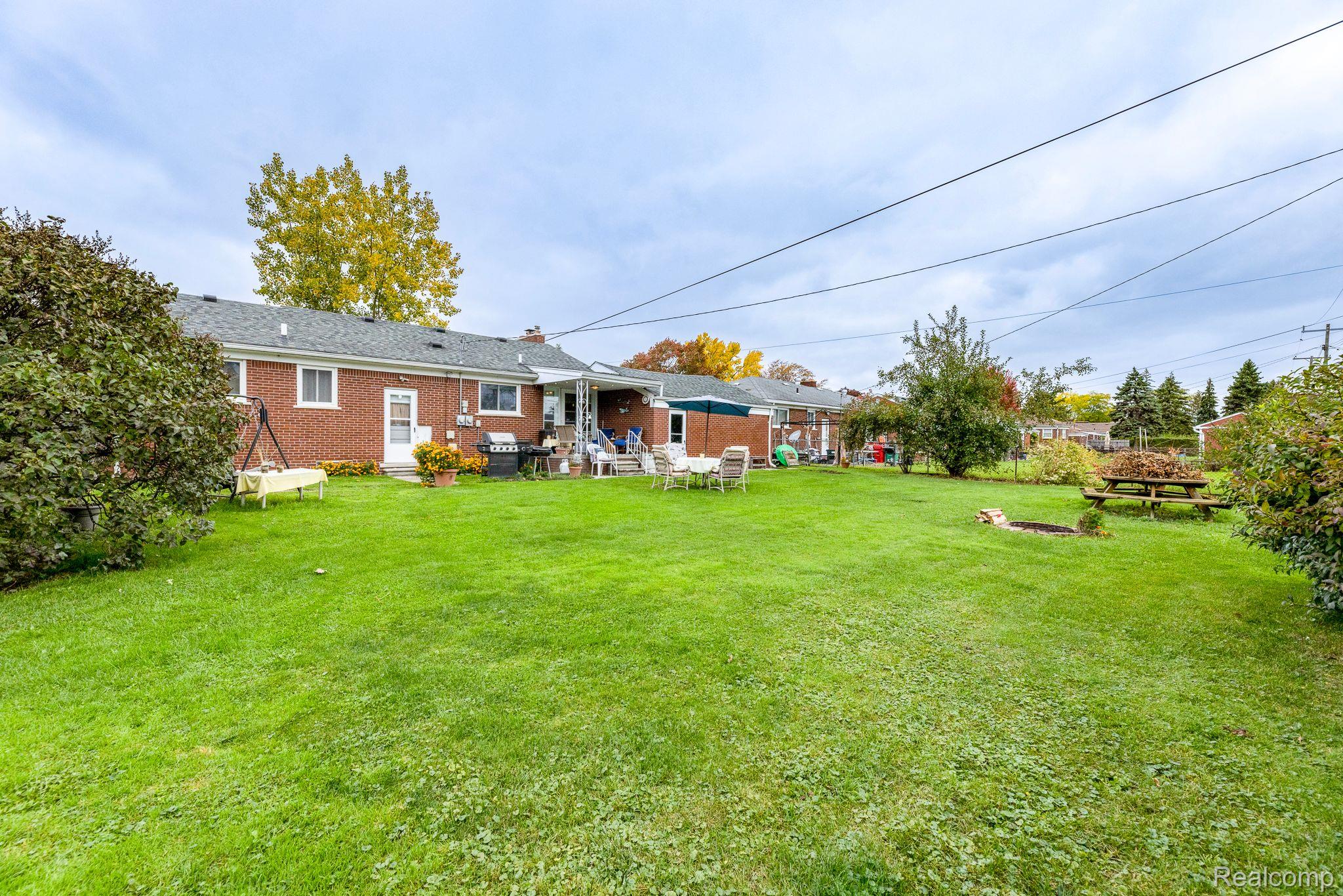23730 Roxana Avenue Eastpointe, MI 48021 - Photo 4 of 35 Gallery Image 4