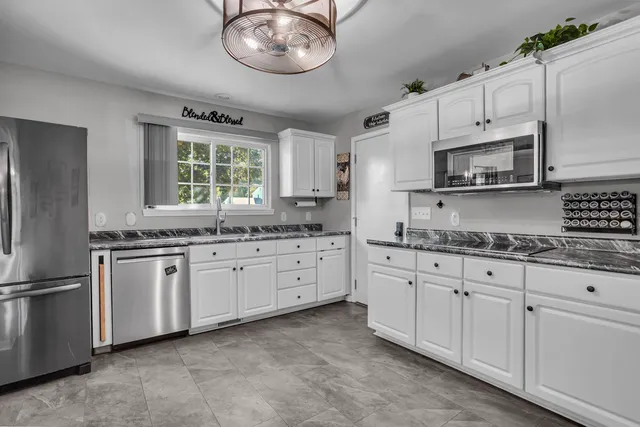 $339,500 | 2466 Smiley Way, Jackson, MI 49203