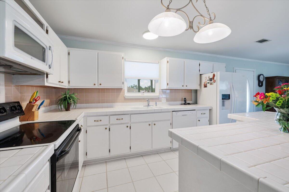 208 Southfields Road Panama City Beach, FL 32413 - Photo 3 of 39 12-6_1132