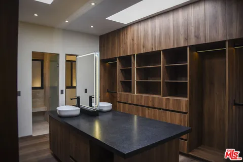 $675,000 | 1 La Espiga Avenue, Unit 108, Other, XX 76146