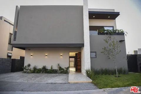 $675,000 | 1 La Espiga Avenue, Unit 108, Other, XX 76146