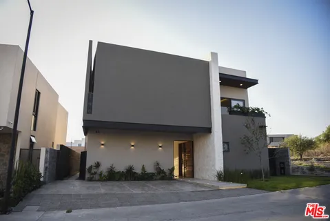 $675,000 | 1 La Espiga Avenue, Unit 108, Other, XX 76146