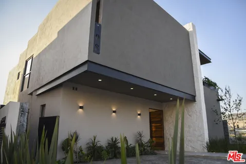 $675,000 | 1 La Espiga Avenue, Unit 108, Other, XX 76146