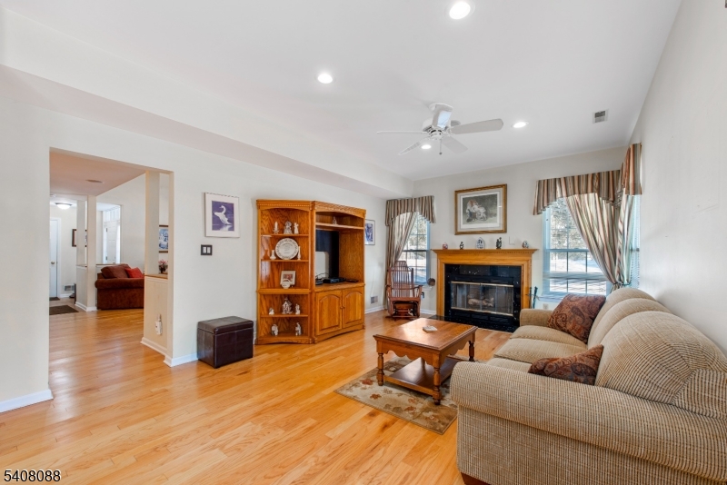 136 Crestview Lane Mount Arlington, NJ 07856 - Photo 9 of 29