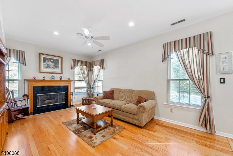 136 Crestview Lane Mount Arlington, NJ 07856 - Photo 10 of 29