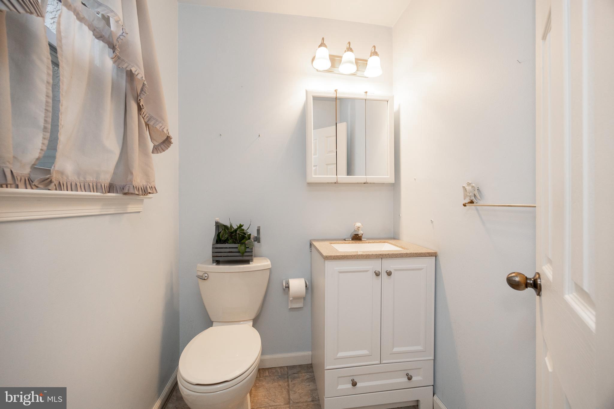 1435 Lenape Road West Chester, PA 19382 - Photo 17 of 35 Primary half bath