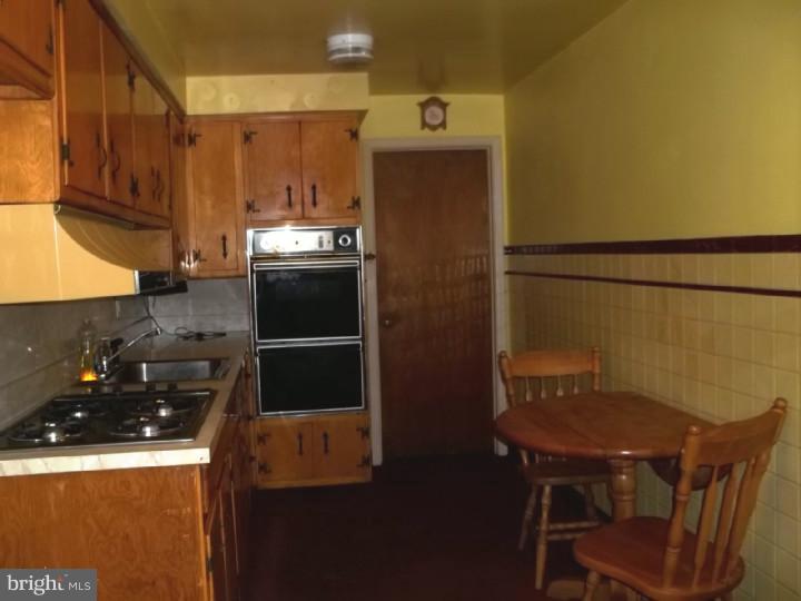 40 Collier Circle Ridley Park, PA 19078 - Photo 7 of 9 Kitchen