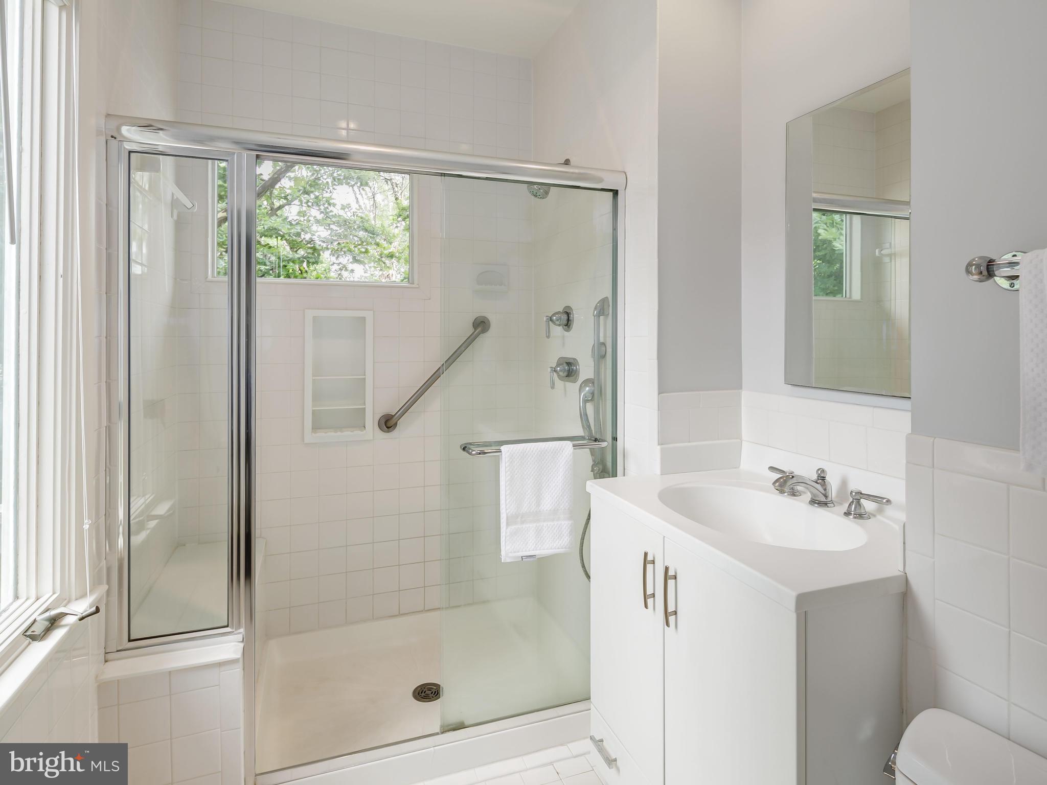 5528 Broad Branch Road Northwest Washington, DC 20015 - Photo 18 of 30 Bath (Master)