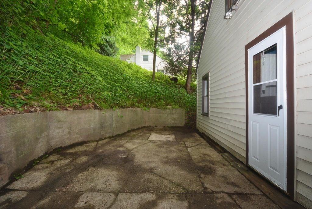 217 Arndt Road Pittsburgh, PA 15237 - Photo 3 of 13 Gallery Image 3