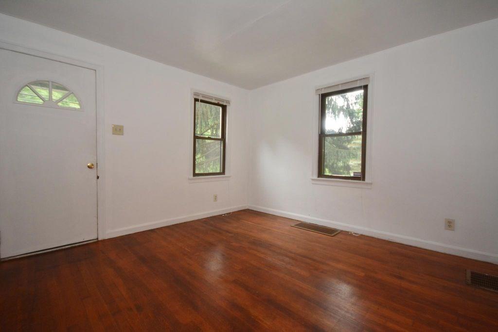 217 Arndt Road Pittsburgh, PA 15237 - Photo 4 of 13 Gallery Image 4
