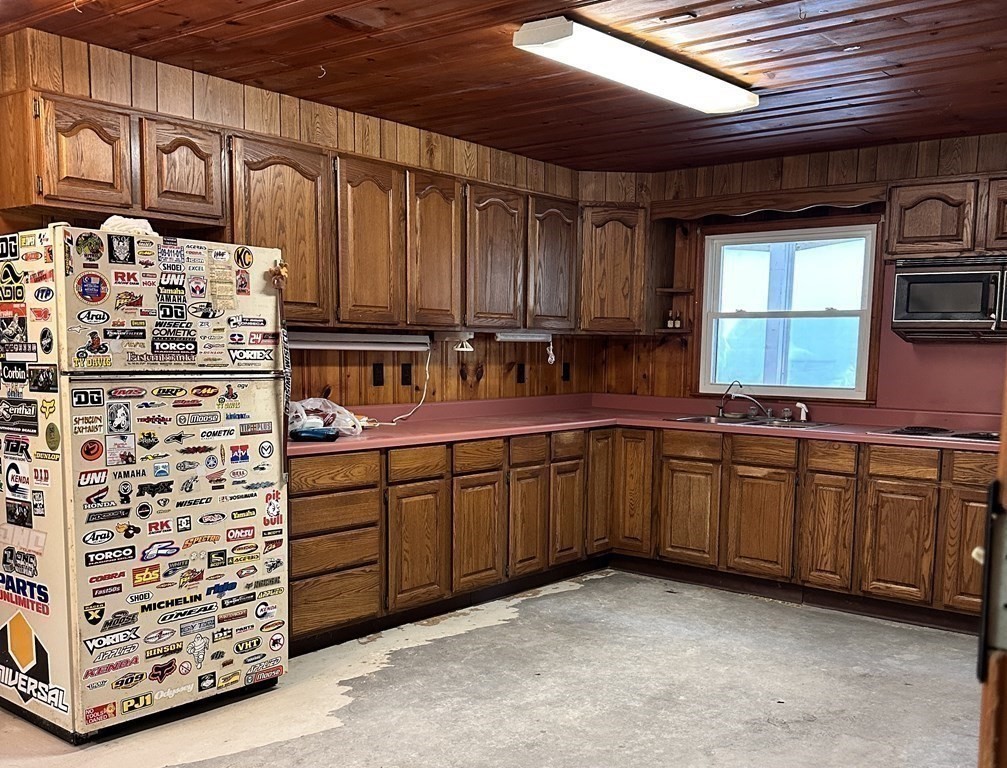 29 Snake Pond Road Gardner, MA 01440 - Photo 8 of 15 Gallery Image 8