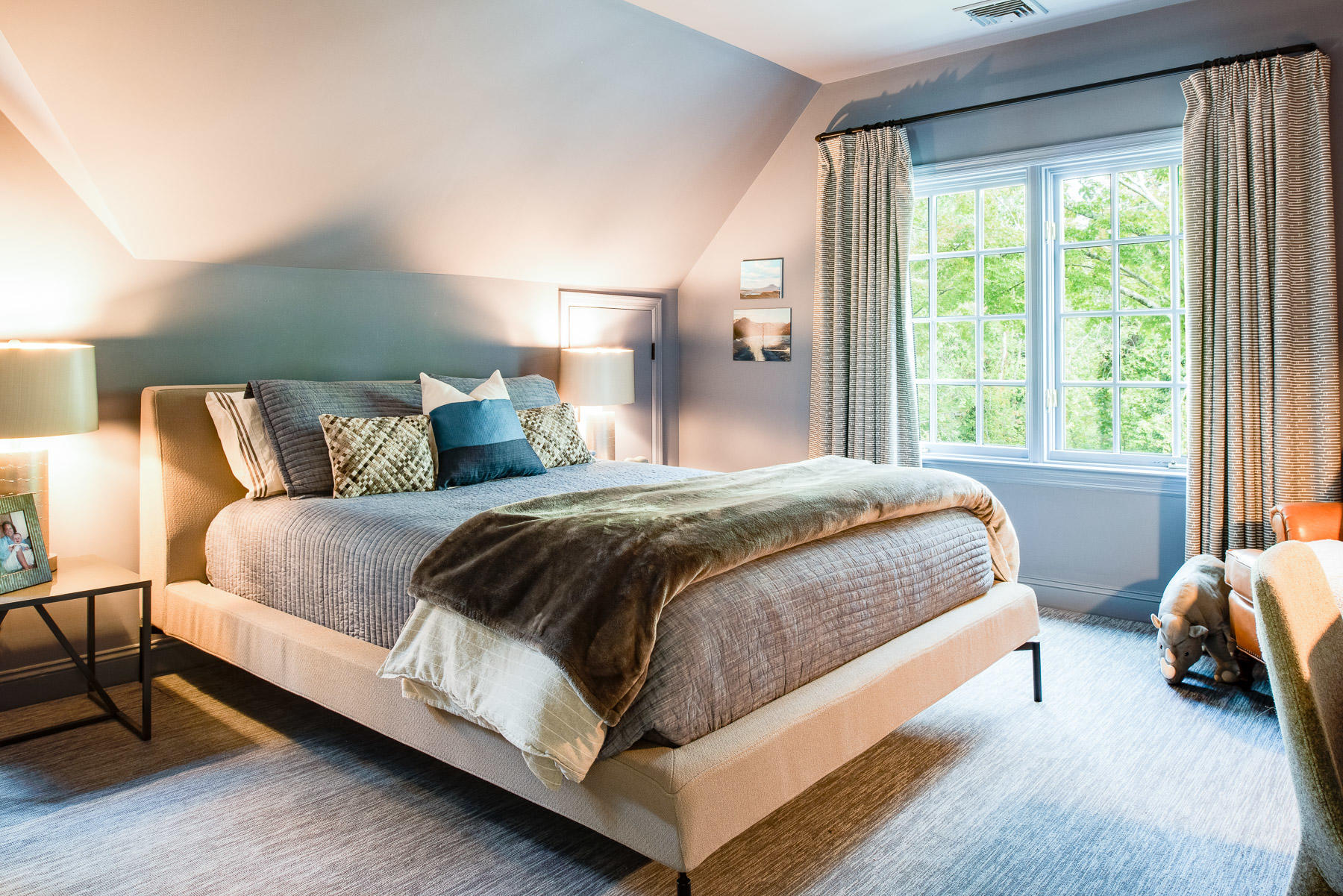 10 Meadowbrook Road Darien, CT 06820 - Photo 18 of 42 a bedroom with a bed and a couch