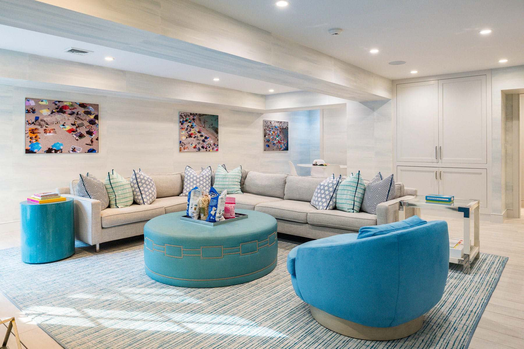 10 Meadowbrook Road Darien, CT 06820 - Photo 21 of 42 a living room with furniture and a couch