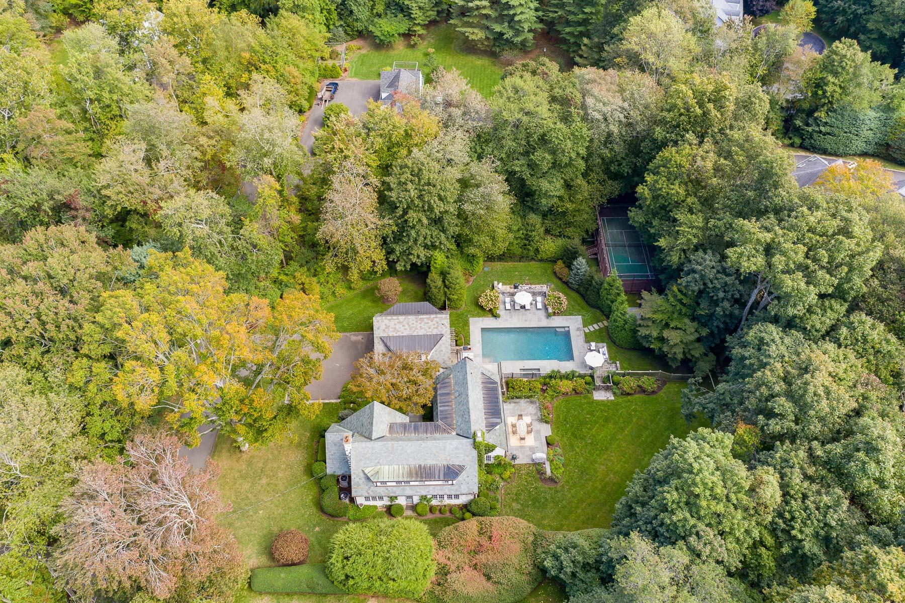 10 Meadowbrook Road Darien, CT 06820 - Photo 37 of 42 a view of a house with a yard and garden