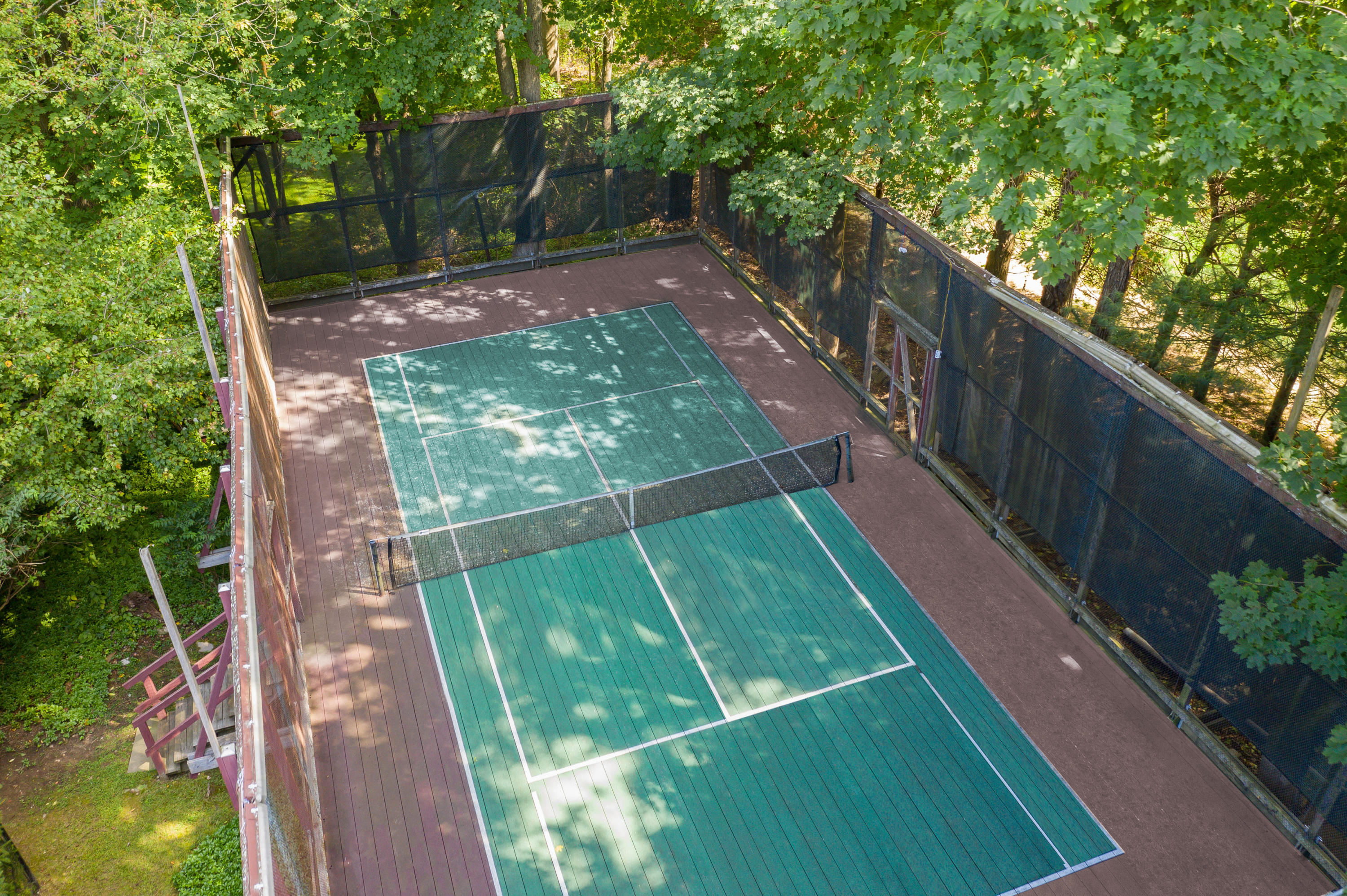 10 Meadowbrook Road Darien, CT 06820 - Photo 6 of 42 a view of a backyard